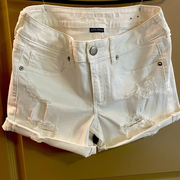 American Eagle Outfitters Pants - American Eagle 🦅 Ladies Distressed Shorts Size 8.